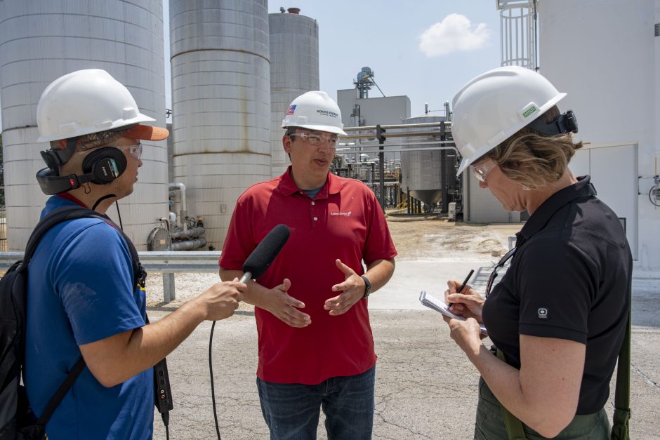 Ag & Water Desk reporter Juanpablo Ramirez-Franco, left, and senior advisor Erin Jordon of The Gazette in Cedar Rapids, Iowa, right, conduct an interview for a story on tax credits for carbon capture projects. Photo courtesy of The Gazette.