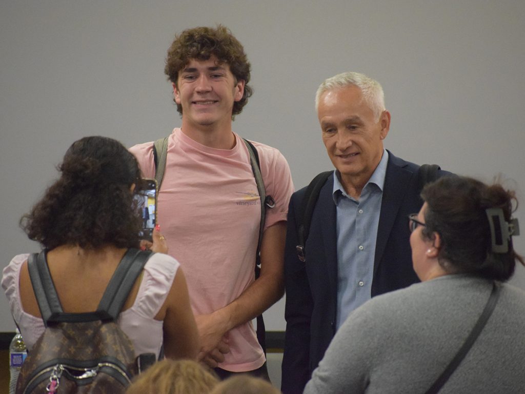 Jorge Ramos takes a photo with a student after delivering his master class during the Missouri School of Journalism's Missouri Honor Medal festivities on Sept. 30, 2025. Photo: Joanie Straub