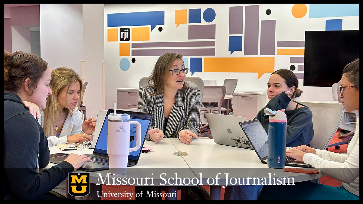 Amy Simons with J-School students